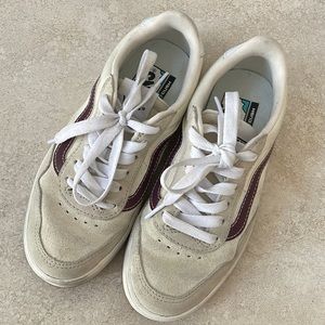 VANS Women’s Ivory Cruz Too Sneakers in size 6